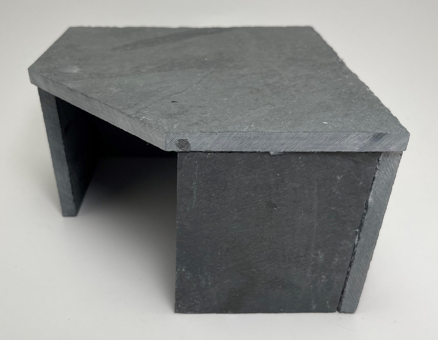 Slate Cave Bottomless Hide 6x6x3.5"