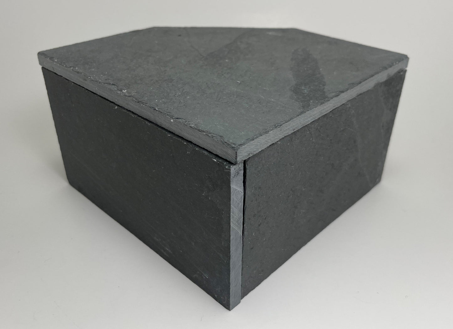 Slate Cave Bottomless Hide 6x6x3.5"