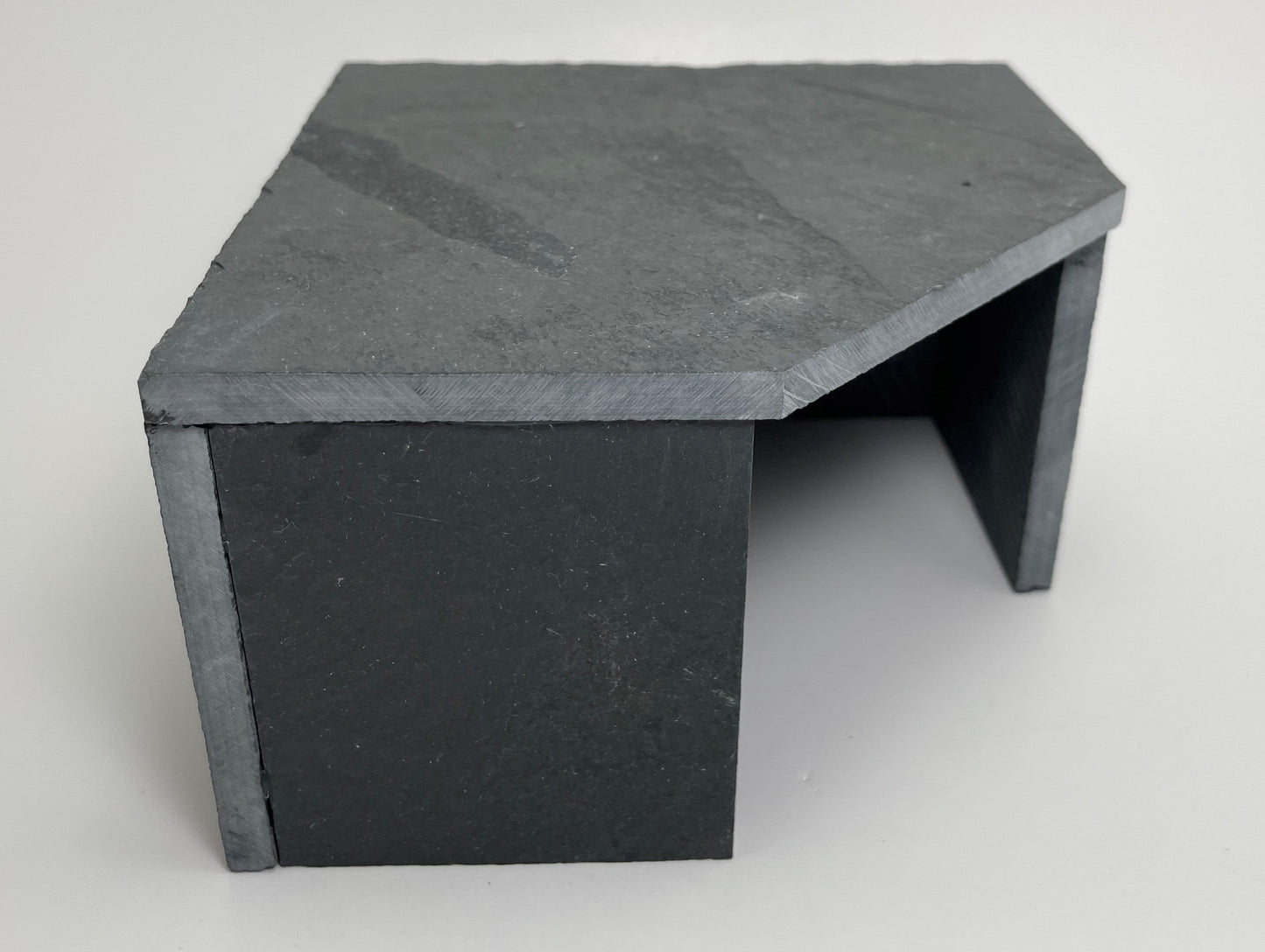 Slate Cave Bottomless Hide 6x6x3.5"