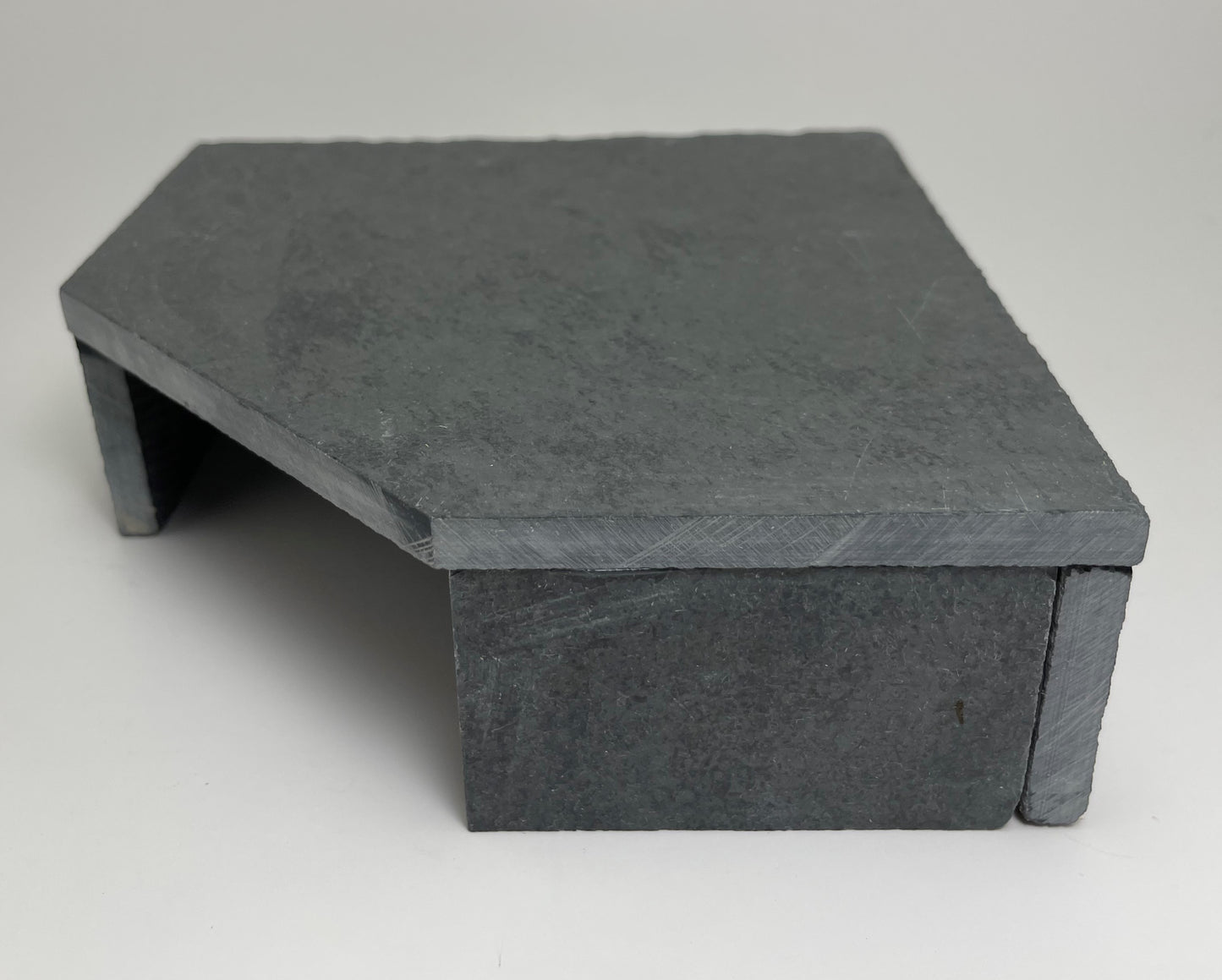 Slate Cave Bottomless Hide 6x6x2"