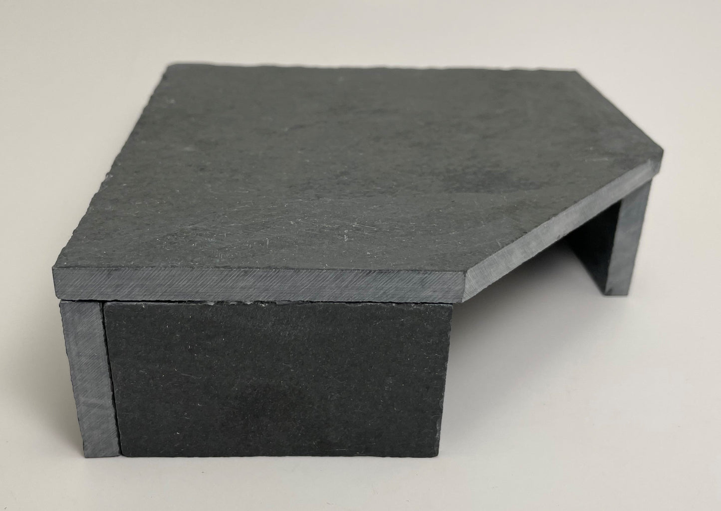 Slate Cave Bottomless Hide 6x6x2"