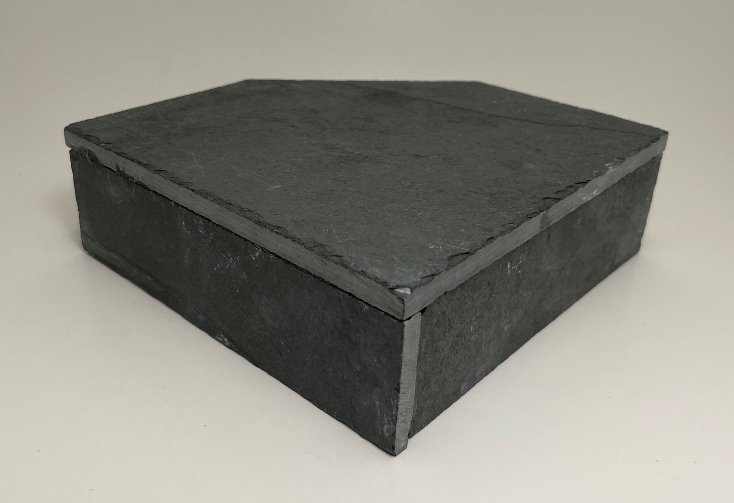 Slate Cave Bottomless Hide 6x6x2"